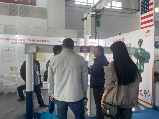 展会(3)744.jpg